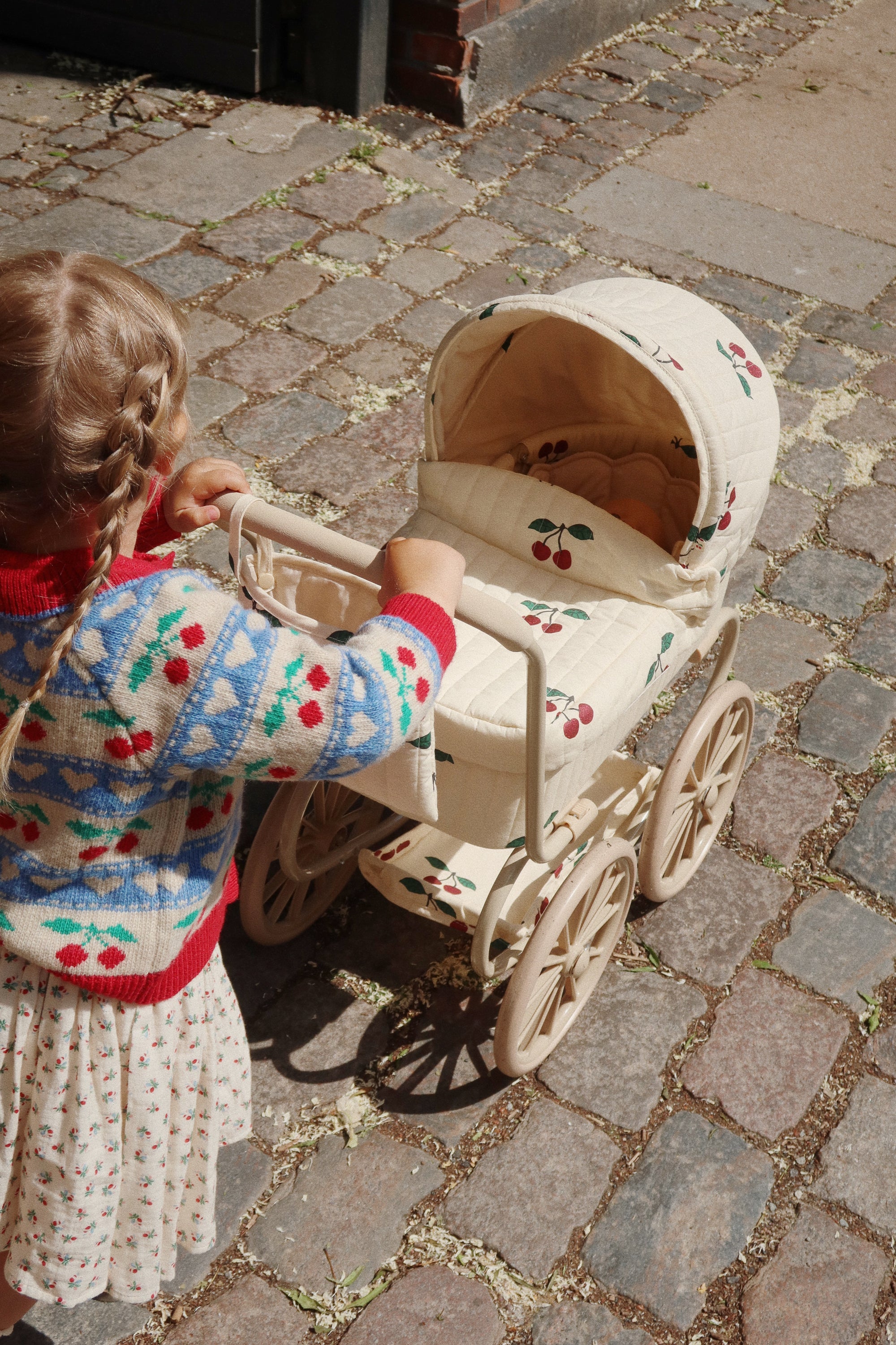 Konges Sløjd Puppen-Kinderwagen "Mini Doll Pram Ma Grande Cerise Glitter"