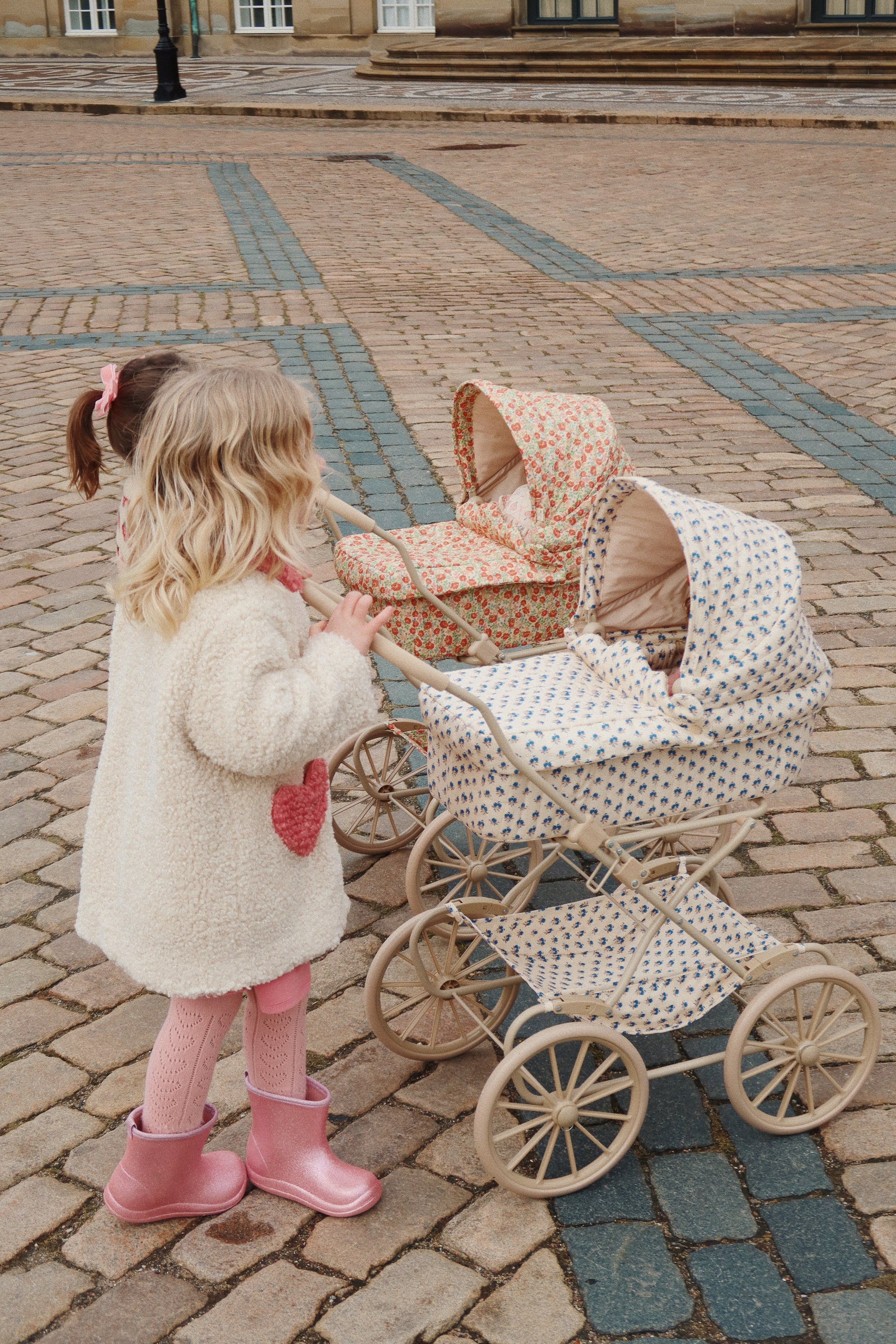 Konges Sløjd Puppen-Kinderwagen "Doll Pram Ma Grand Cerise Glitter"